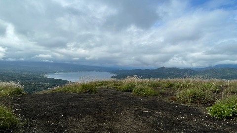 明神山から山中湖 今日は富士は雲の中